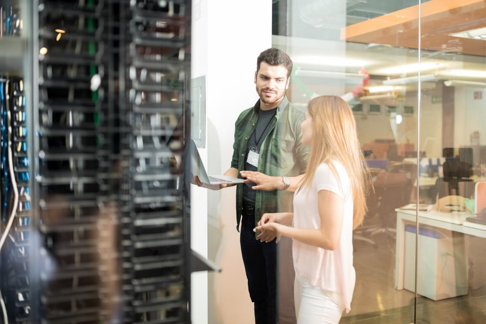 Top 10 Benefits of Using Wall Mount Racks for Networking & IT Equipment